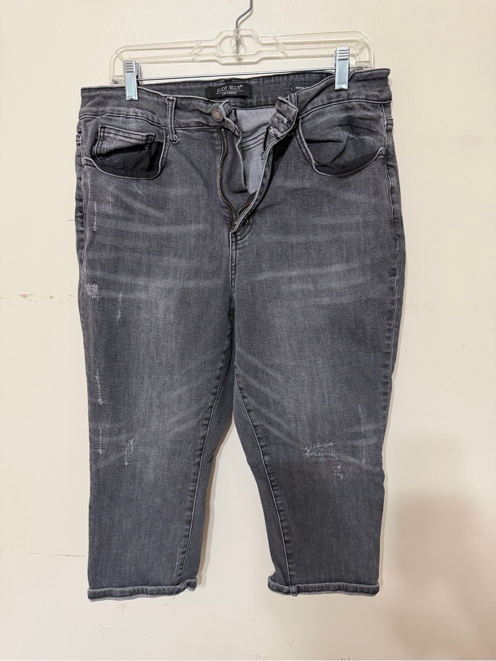 Judy Blue Women's Gray Cropped Distressed Jeans